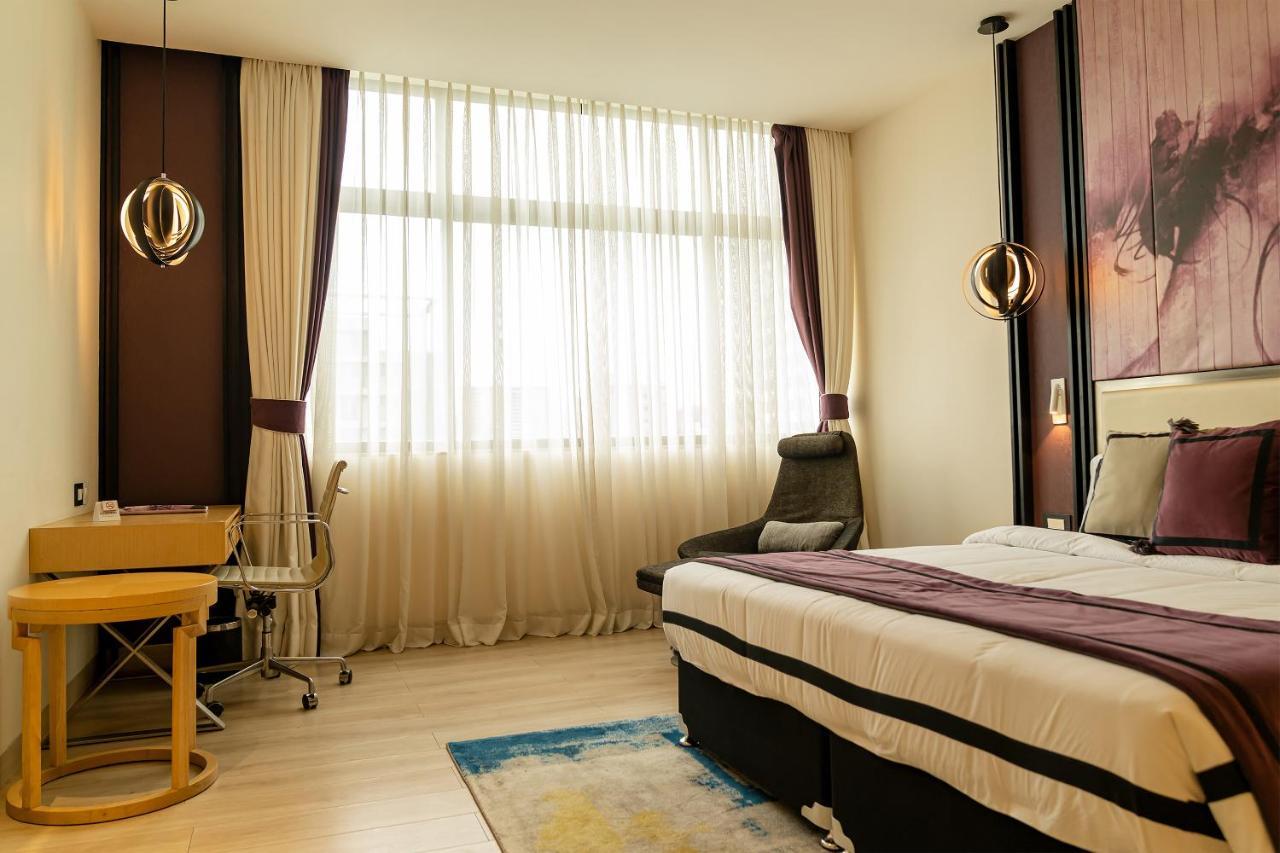 Beyzaa Hotel And Suites Kolkata Exterior photo